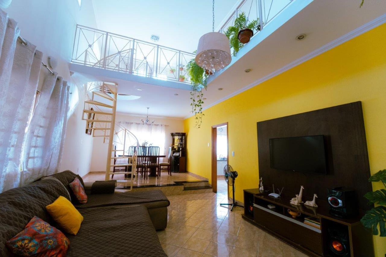 4 quartos , muito espaçosa , Wi-fi 250 mega , 12 mim do parque Andradina Exterior foto
