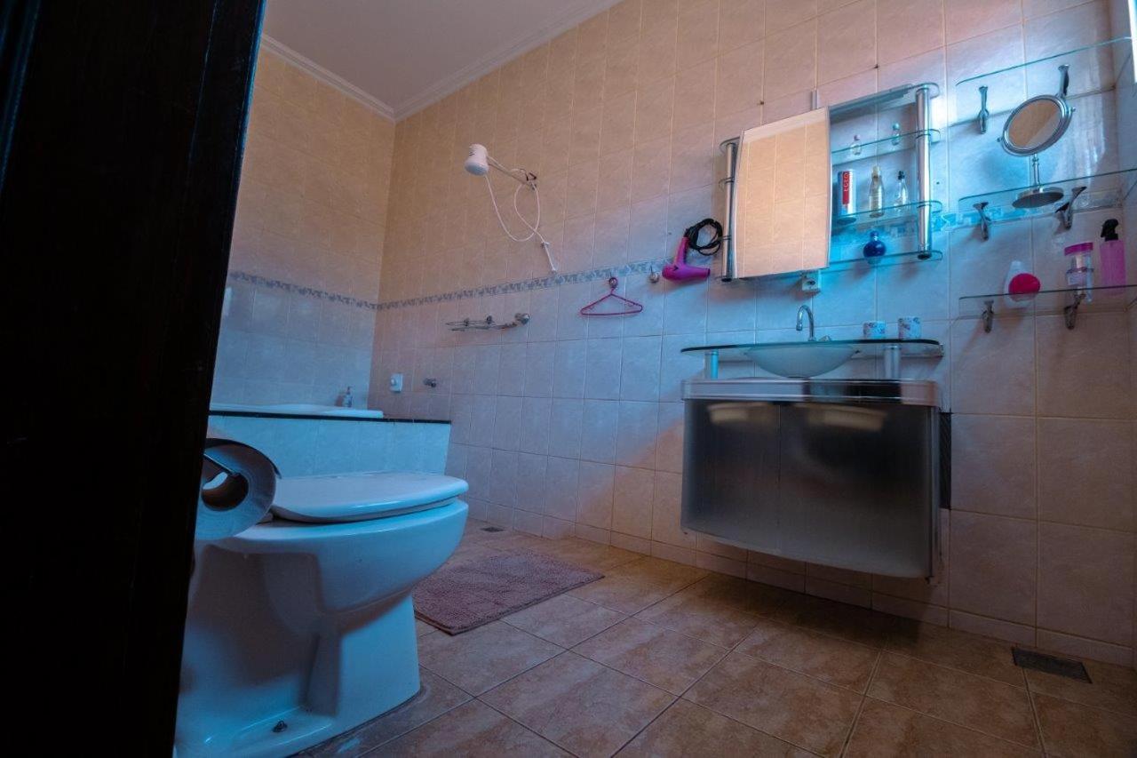 4 quartos , muito espaçosa , Wi-fi 250 mega , 12 mim do parque Andradina Exterior foto