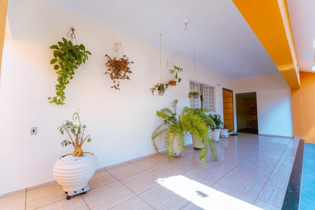 4 quartos , muito espaçosa , Wi-fi 250 mega , 12 mim do parque Andradina Exterior foto