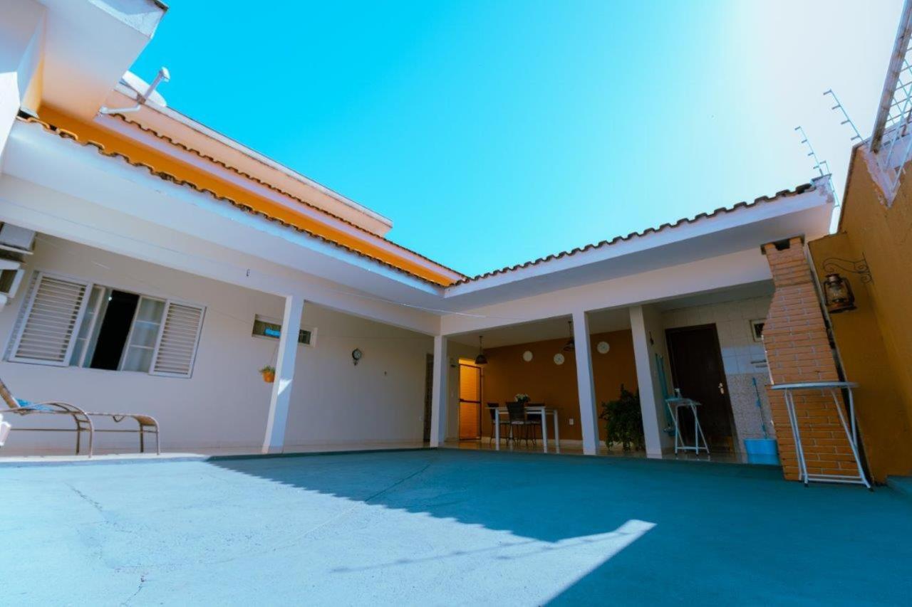 4 quartos , muito espaçosa , Wi-fi 250 mega , 12 mim do parque Andradina Exterior foto