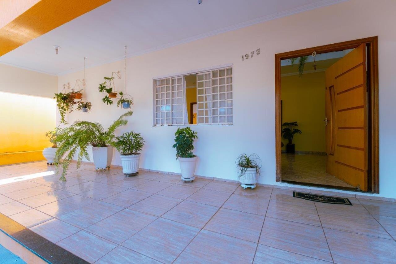 4 quartos , muito espaçosa , Wi-fi 250 mega , 12 mim do parque Andradina Exterior foto