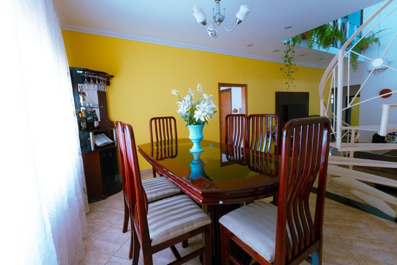 4 quartos , muito espaçosa , Wi-fi 250 mega , 12 mim do parque Andradina Exterior foto