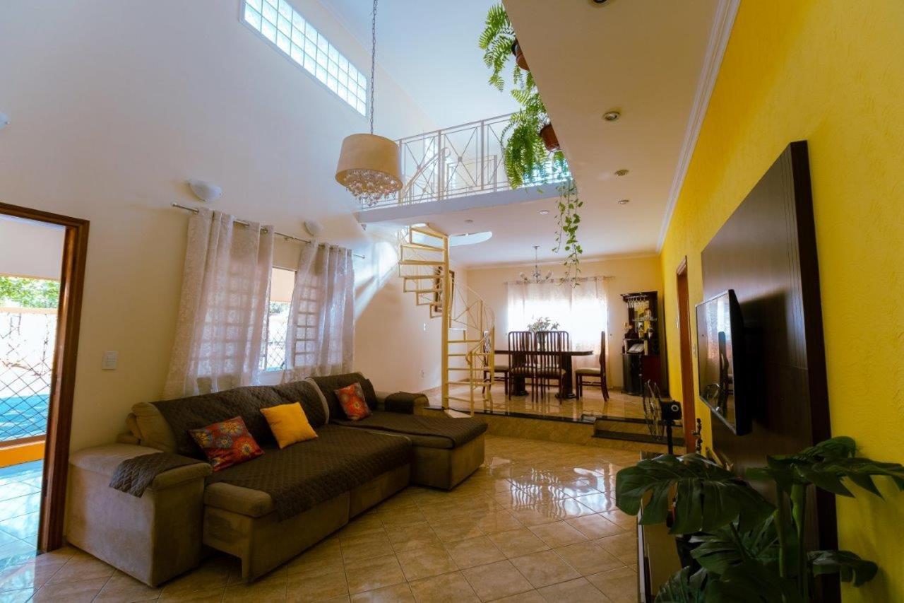 4 quartos , muito espaçosa , Wi-fi 250 mega , 12 mim do parque Andradina Exterior foto
