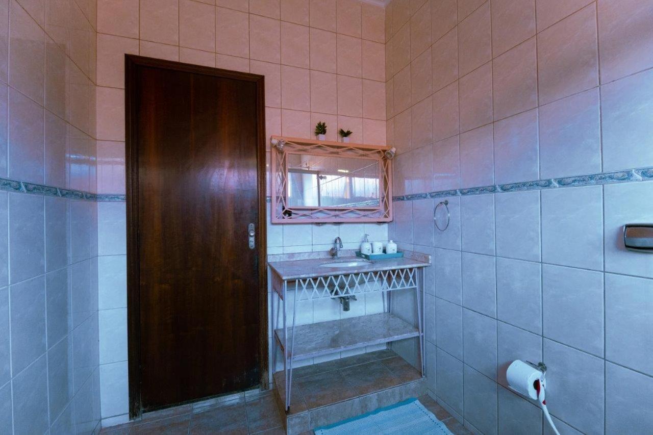 4 quartos , muito espaçosa , Wi-fi 250 mega , 12 mim do parque Andradina Exterior foto