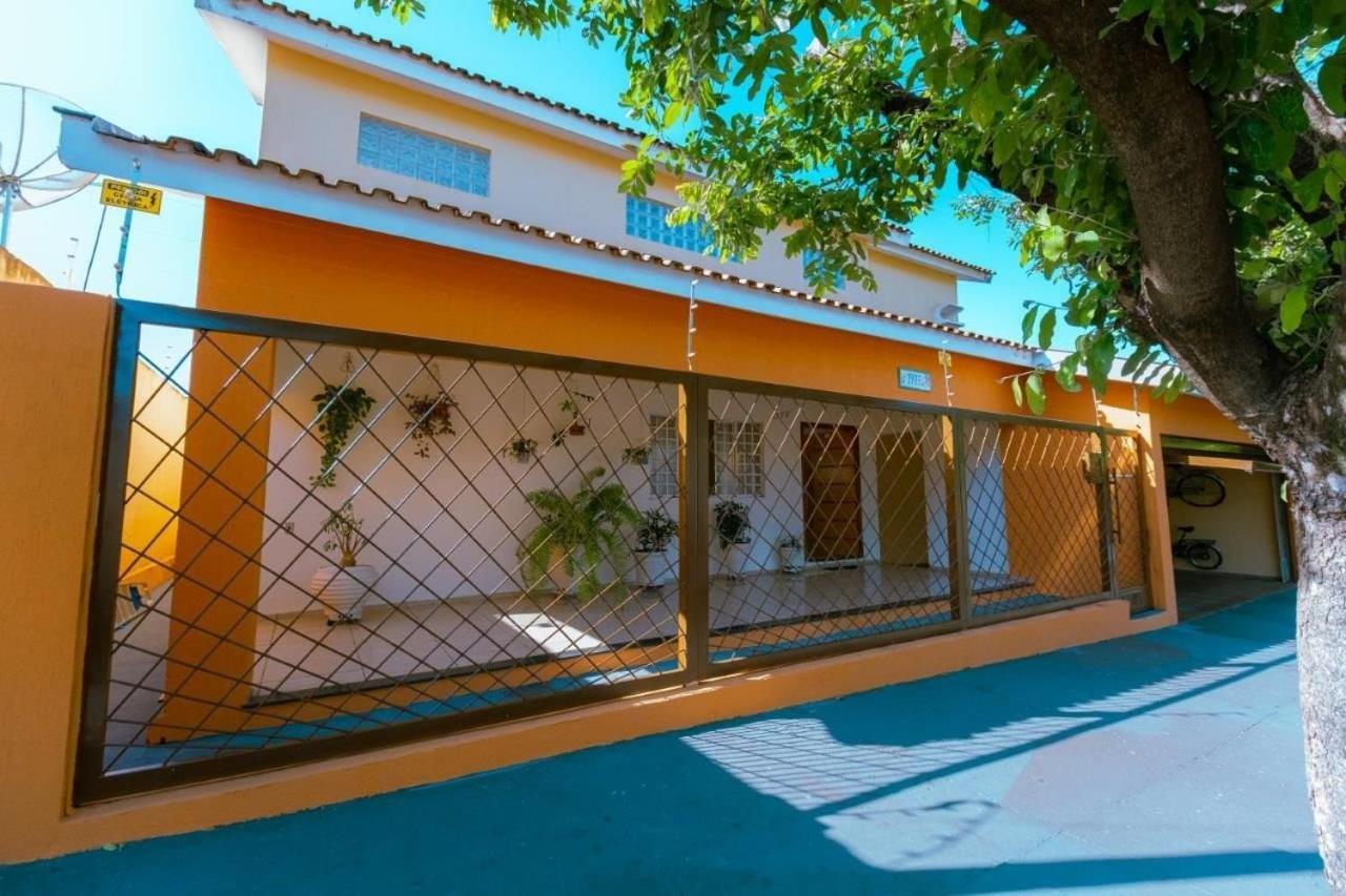 4 quartos , muito espaçosa , Wi-fi 250 mega , 12 mim do parque Andradina Exterior foto