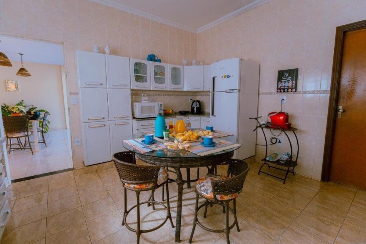 4 quartos , muito espaçosa , Wi-fi 250 mega , 12 mim do parque Andradina Exterior foto